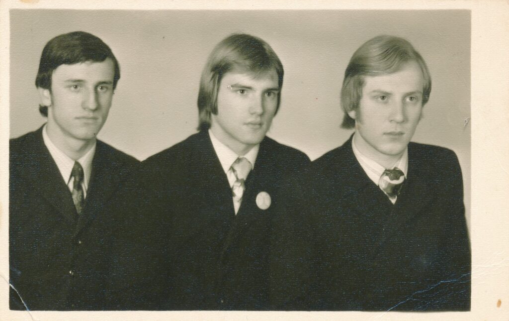 Tris Draugi Skolasbiedri