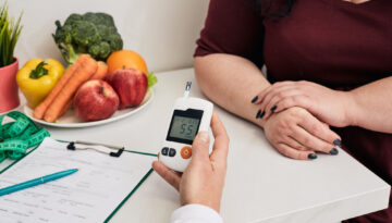 Measuring,blood,sugar.,nutritionist,using,glucometer,tests,overweight,woman's,blood