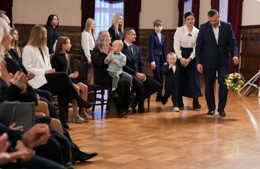 Stibu Gimene Pie Prezidenta (3)