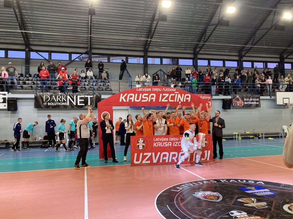 Futbola Klubs Nikers Uzvar (2)