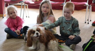 Kanisterapija Turlavas bibliotēkā