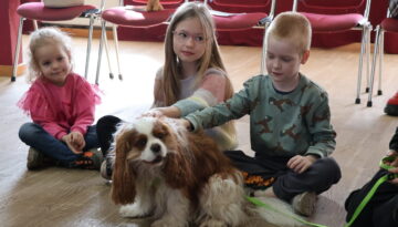 Kanisterapija Turlavas bibliotēkā