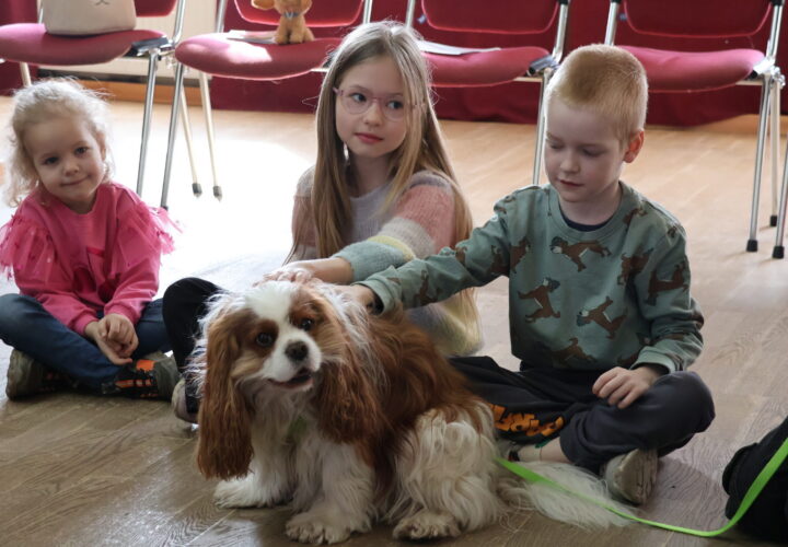 Kanisterapija Turlavas bibliotēkā