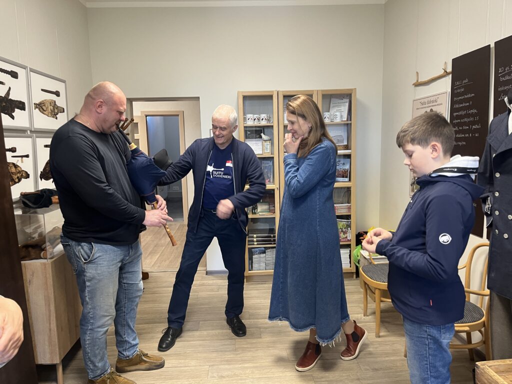 Satiec Savu Meistaru Alsunga (3)