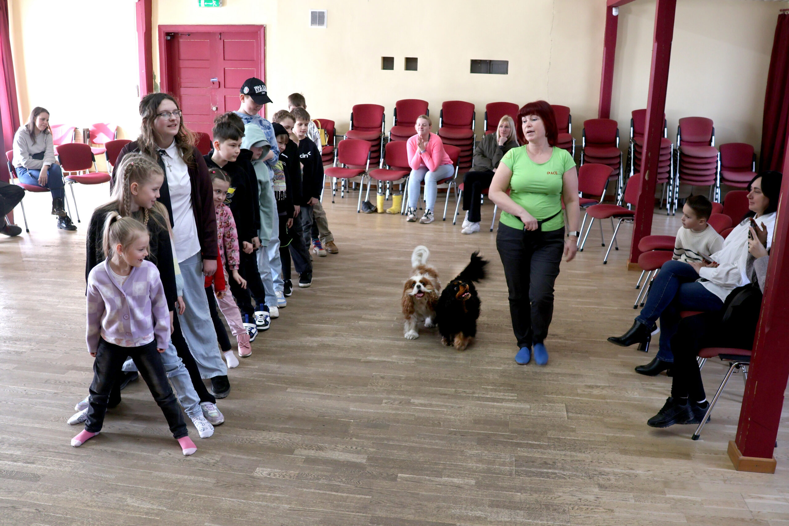 Astainā komanda, kas palīdz cilvēkiem