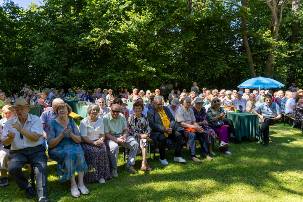 Senioru Saiets Rankos (1)