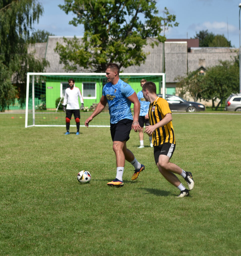 Futbols (1)