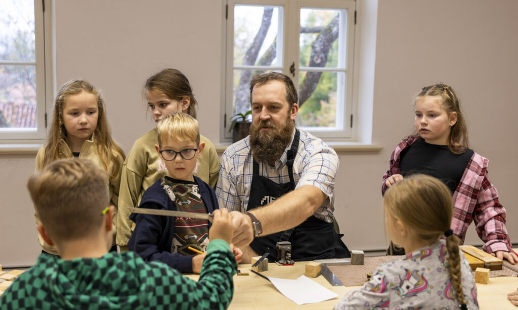 Jauniesu Centrs Zinatņu Darbnīca
